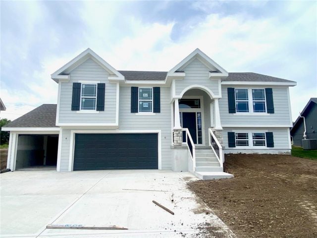 Homes for Sale in Kansas City, MO 64156 | 11802 N Bellaire Avenue