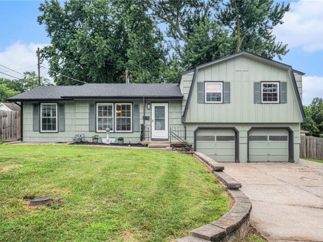 Homes for Sale in Gladstone, MO 64118 | 1603 NE 63rd Street