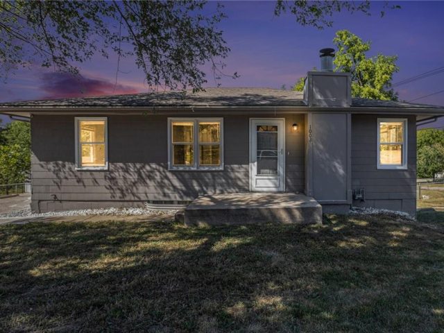 Homes for Sale in Kansas City, MO 64118 | 1008 NE 72nd Street