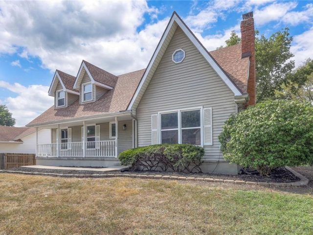 Homes for Sale in Liberty, MO 64068 | 1124  Amesbury Drive