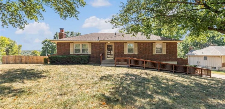 Homes for Sale in Gladstone, MO 64119 | 3713 NE 77th Street