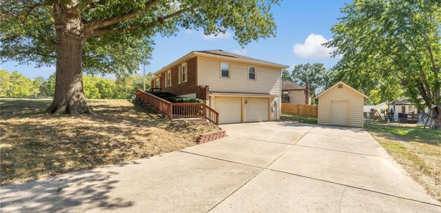 Homes for Sale in Gladstone, MO 64119 | 3713 NE 77th Street