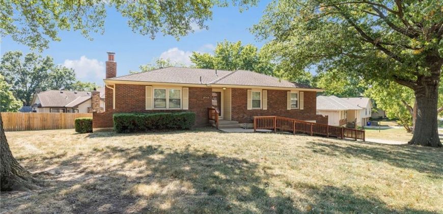 Homes for Sale in Gladstone, MO 64119 | 3713 NE 77th Street