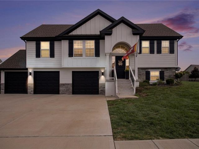 Homes for Sale in Kearney, MO 64060 | 1000 W 10th Avenue