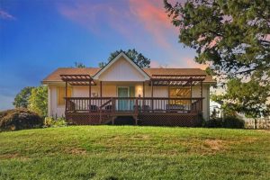 7008-N-Elm-Street-mls-2581495-image-1