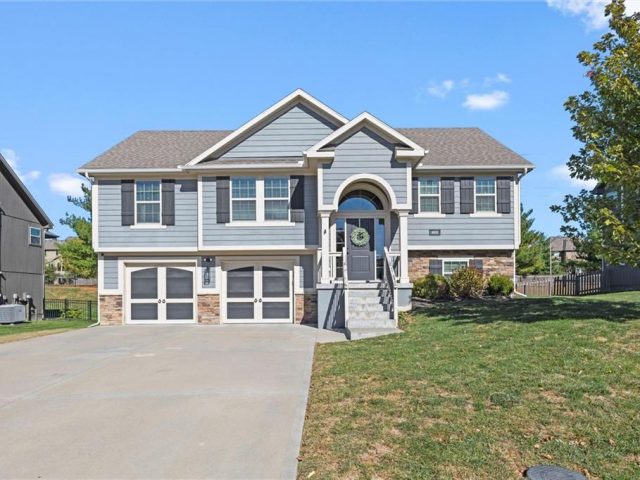 Homes for Sale in Kansas City, MO 64156 | 4512 NE 103rd Terrace