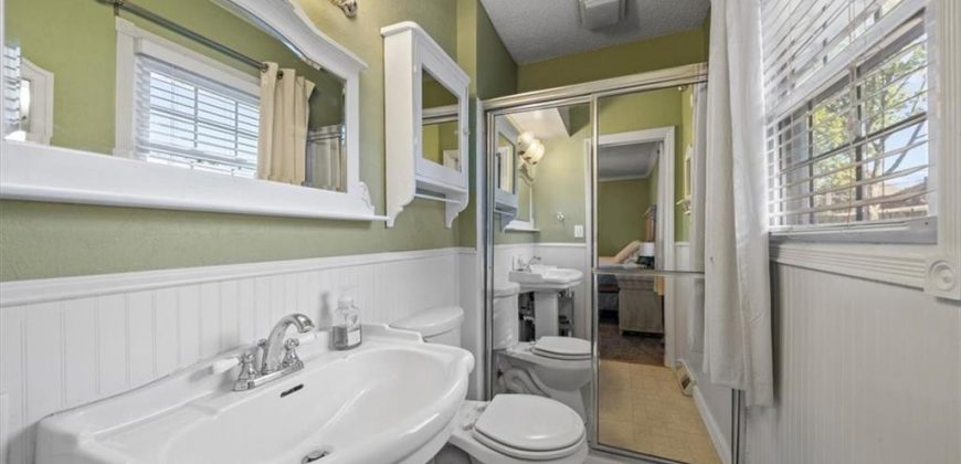 Homes for Sale in Gladstone, MO 64119 | 6101 N Cleveland Avenue