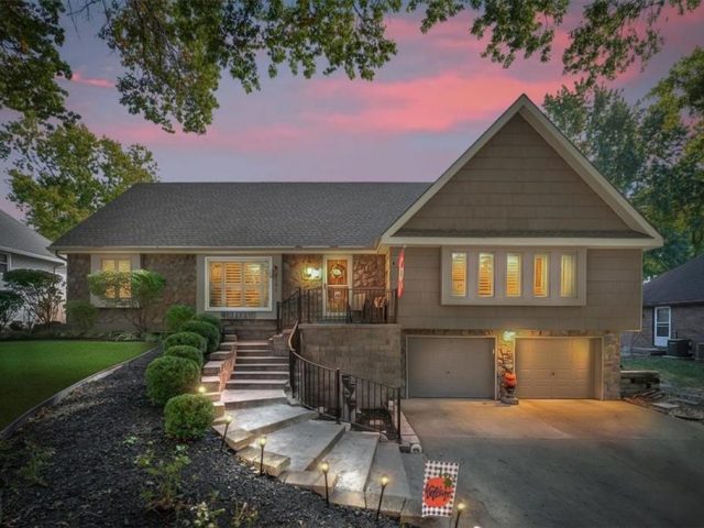 Homes for Sale in Gladstone, MO 64119 | 6101 N Cleveland Avenue