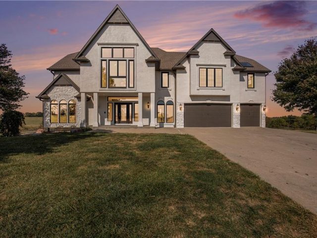 Homes for Sale in Kansas City, MO 64154 | 2600 NW 108th Street