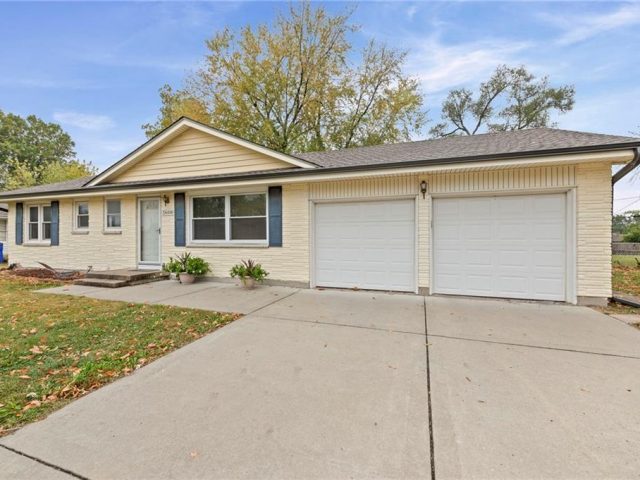 Homes for Sale in Gladstone, MO 64118 | 1608 NE 75th Terrace