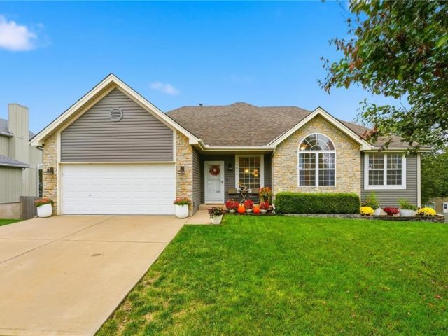 Homes for Sale in Kansas City, MO 64155 | 9826 N Highland Place