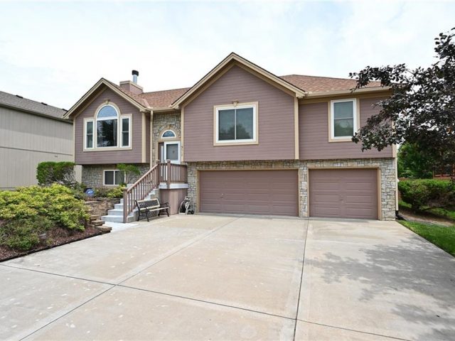 Homes for Sale in Smithville, MO 64089 | 19617  Harbor Drive