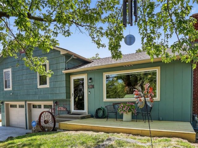 Homes for Sale in Lake Waukomis, MO 64151 | 109 NW North Shore Drive