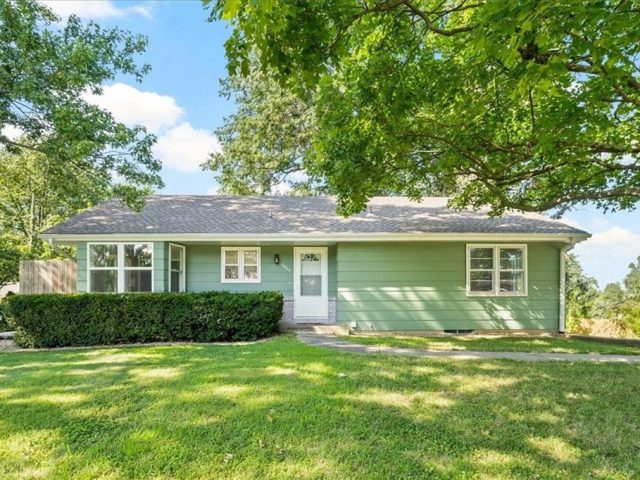 Homes for Sale in Kansas City, MO 64154 | 2405 NW Powderhorn Drive