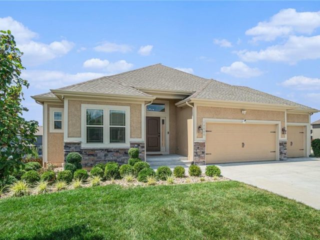 Homes for Sale in Kansas City, MO 64156 | 10840 N Corrington Avenue