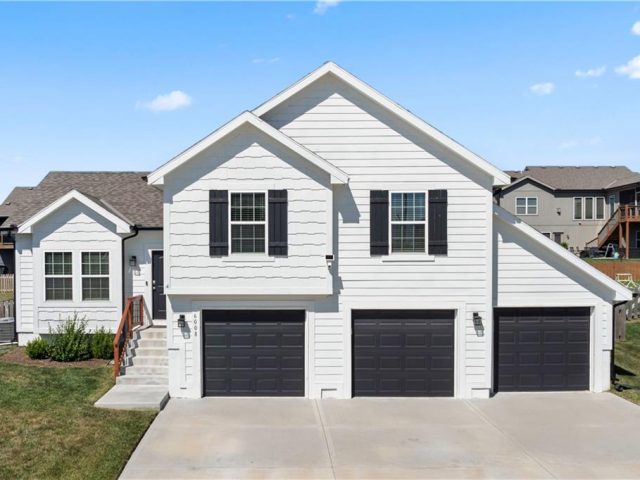 Homes for Sale in Kansas City, MO 64156 | 6008 NE 119th Street