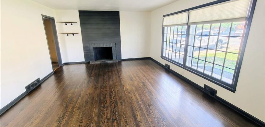 Homes for Sale in Gladstone, MO 64118 | 7108 N Broadway Street