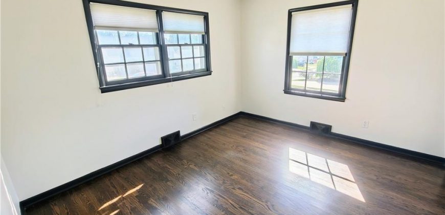 Homes for Sale in Gladstone, MO 64118 | 7108 N Broadway Street