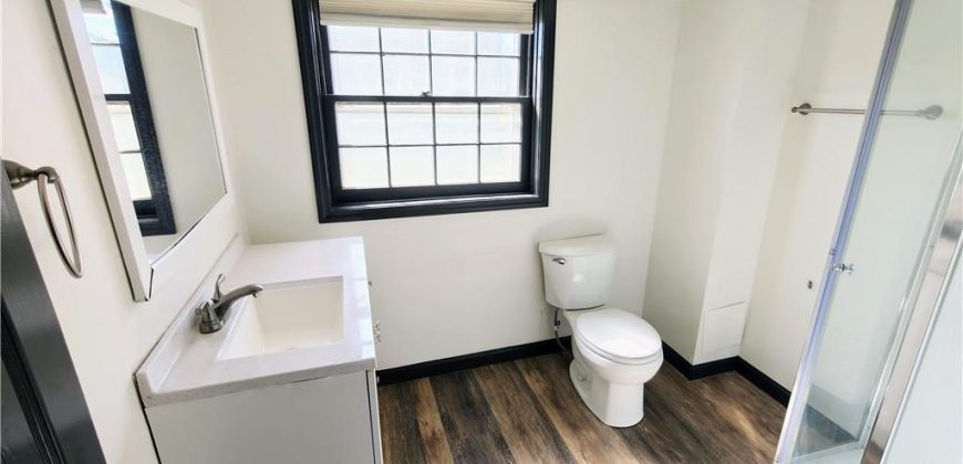 Homes for Sale in Gladstone, MO 64118 | 7108 N Broadway Street