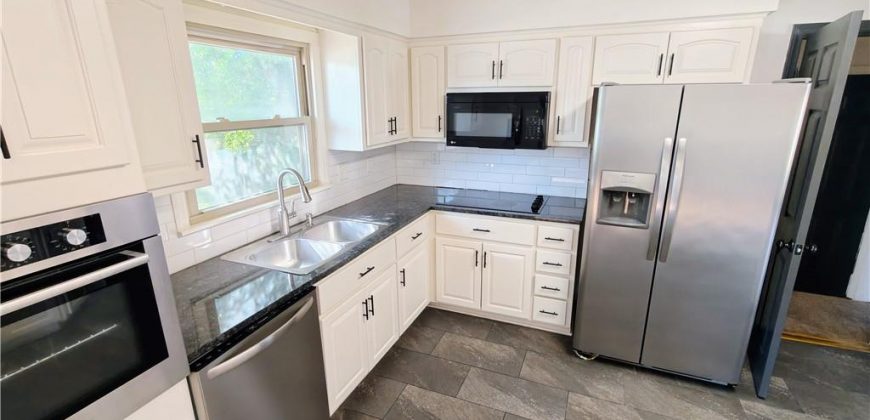 Homes for Sale in Gladstone, MO 64118 | 7108 N Broadway Street