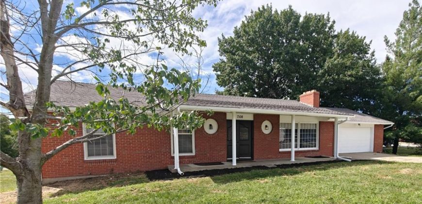 Homes for Sale in Gladstone, MO 64118 | 7108 N Broadway Street