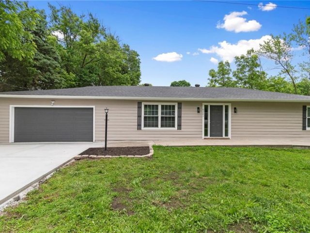 Homes for Sale in Kansas City, MO 64119 | 6201 N Topping Avenue