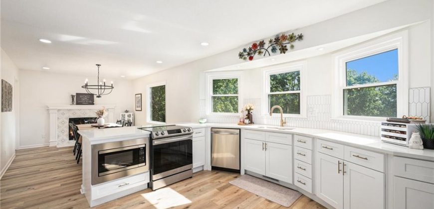 Homes for Sale in Parkville, MO 64152 | 12020 N Windbrook Court