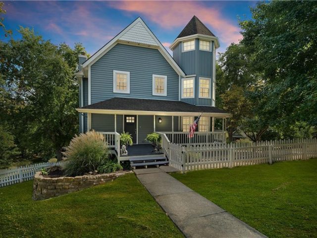 Homes for Sale in Parkville, MO 64152 | 12020 N Windbrook Court