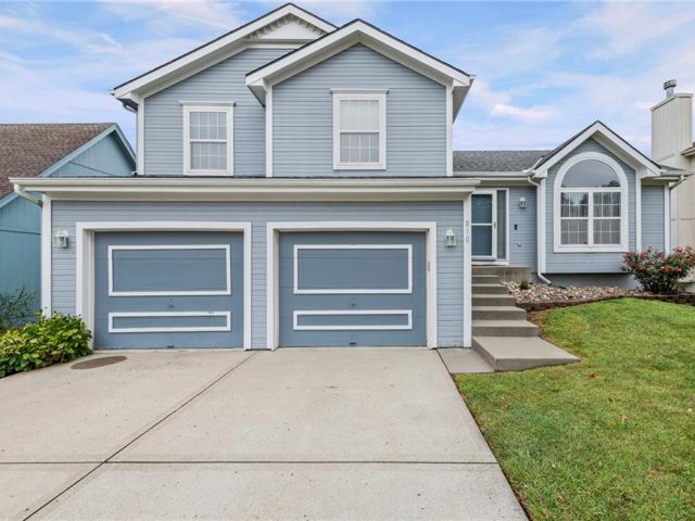 Homes for Sale in Kansas City, MO 64155 | 810 NE 107th Terrace