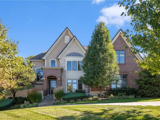 Homes for Sale in Parkville, MO 64152 | 6420 N National Drive