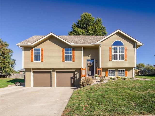 Homes for Sale in Kearney, MO 64060 | 804  Southbrook Parkway