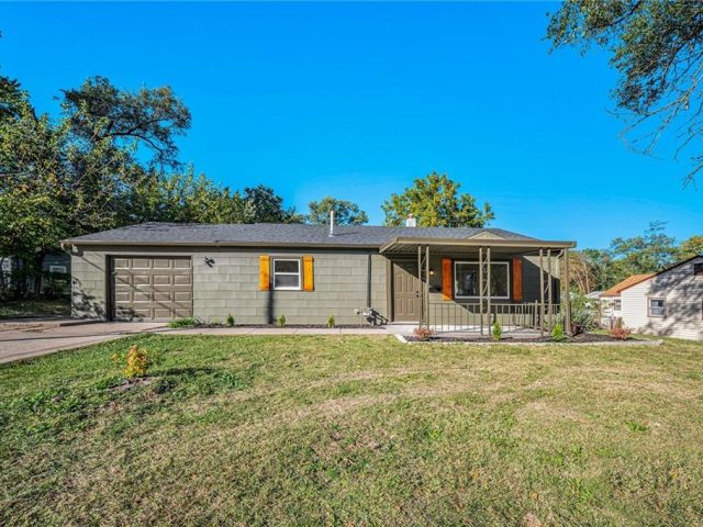 Homes for Sale in Gladstone, MO 64118 | 2204 NE 58th Terrace