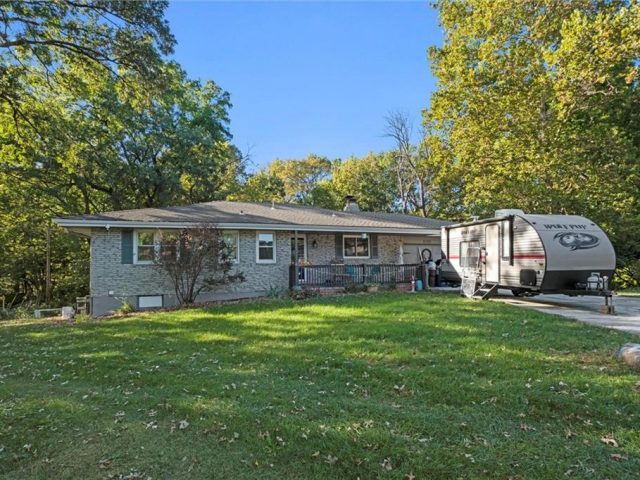 Homes for Sale in Kansas City, MO 64118 | 1200 NE 57th Terrace