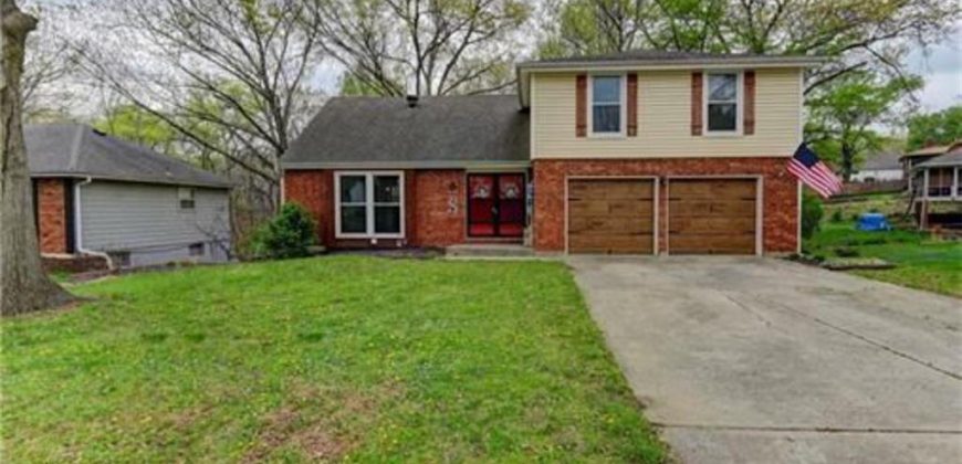 Homes for Sale in Parkville, MO 64152 | 6606 NW Quail Run Drive