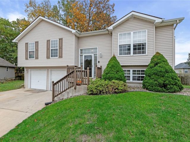 Homes for Sale in Kansas City, MO 64118 | 1305 NW 74th Place