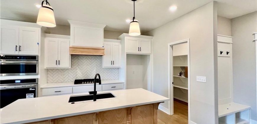 Homes for Sale in Liberty, MO 64068 | 1913  Longview Drive Homes for Sale in Liberty, MO 64068 | 1913  Longview Drive