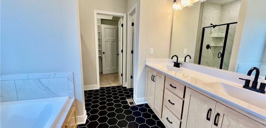 Homes for Sale in Liberty, MO 64068 | 1913  Longview Drive Homes for Sale in Liberty, MO 64068 | 1913  Longview Drive