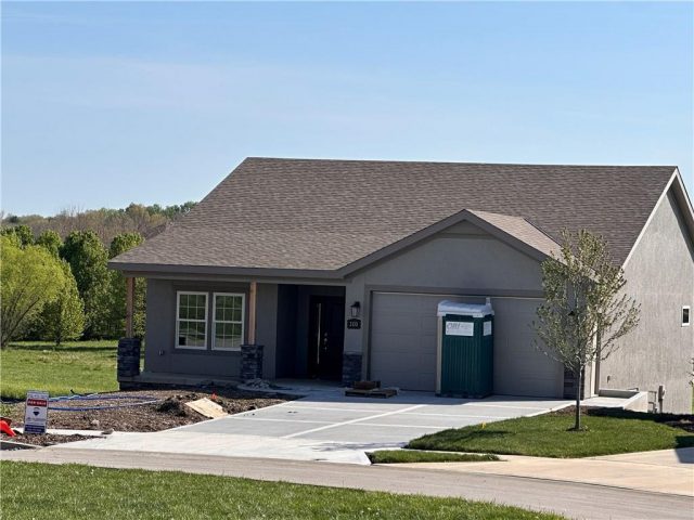 Homes for Sale in Kearney, MO 64060 | 2125  Greenfield Point