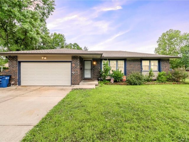 Homes for Sale in Excelsior Springs, MO 64024 | 1009  Miss Belle Street