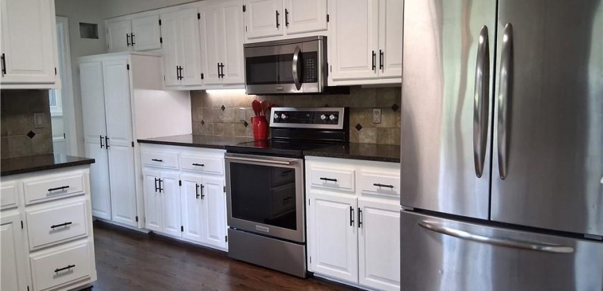 Homes for Sale in Liberty, MO 64068 | 1107  Wildbriar Drive