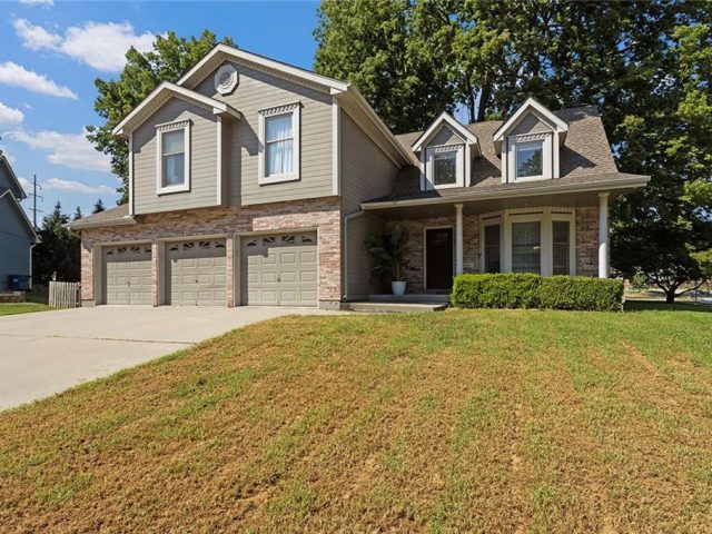 Homes for Sale in Liberty, MO 64068 | 900  White Oak Lane