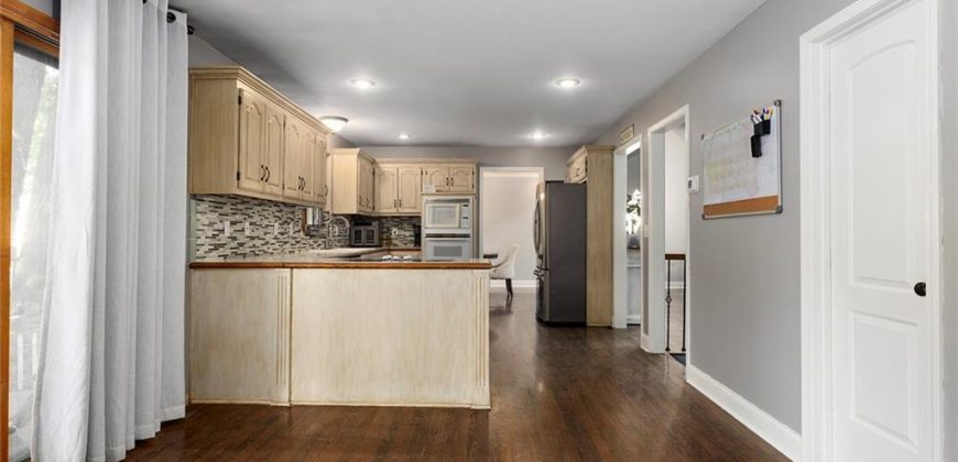 Homes for Sale in Liberty, MO 64068 | 900  White Oak Lane