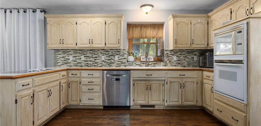 Homes for Sale in Liberty, MO 64068 | 900  White Oak Lane