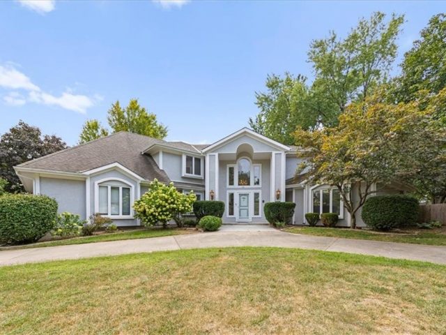 Homes for Sale in Gladstone, MO 64119 | 121 W WOODLANDS Drive