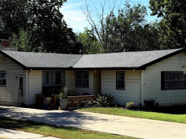Homes for Sale in Claycomo, MO 64119 | 327 E Longfellow Street