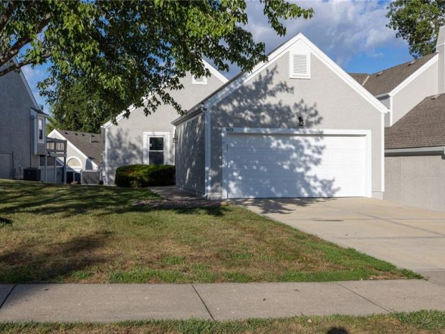 Homes for Sale in Kansas City, MO 64155 | 9621 N Locust Drive