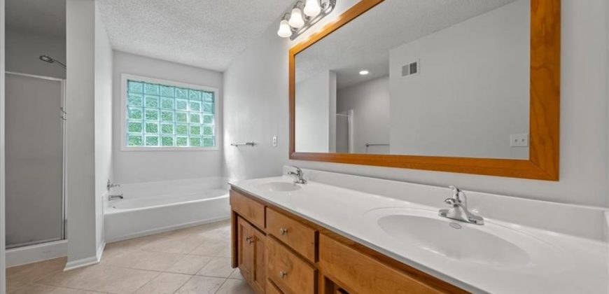 Homes for Sale in Liberty, MO 64068 | 1044  Silverleaf Lane