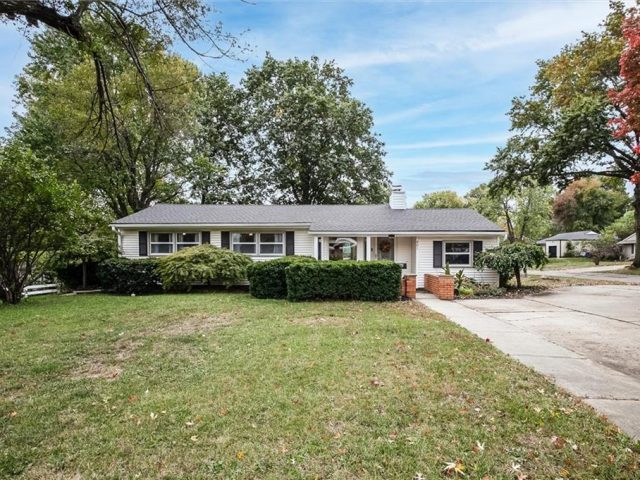 Homes for Sale in Gladstone, MO 64118 | 801 NE 61st Street