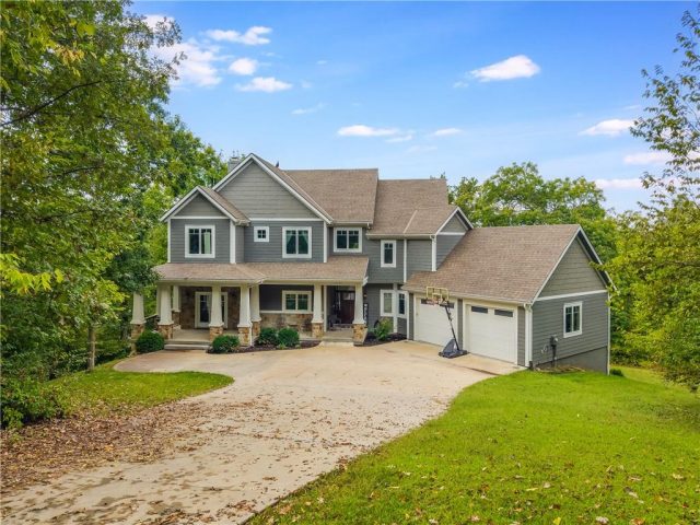 Homes for Sale in Parkville, MO 64152 | 10750 NW Meadow Lane Circle