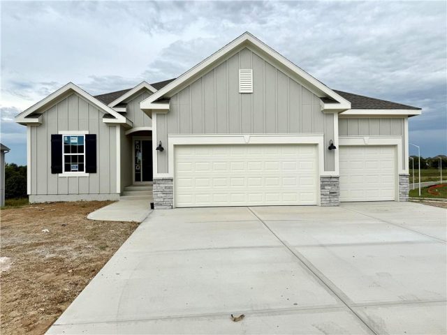 Homes for Sale in Kansas City, MO 64157 | 9810 N Laurel Avenue